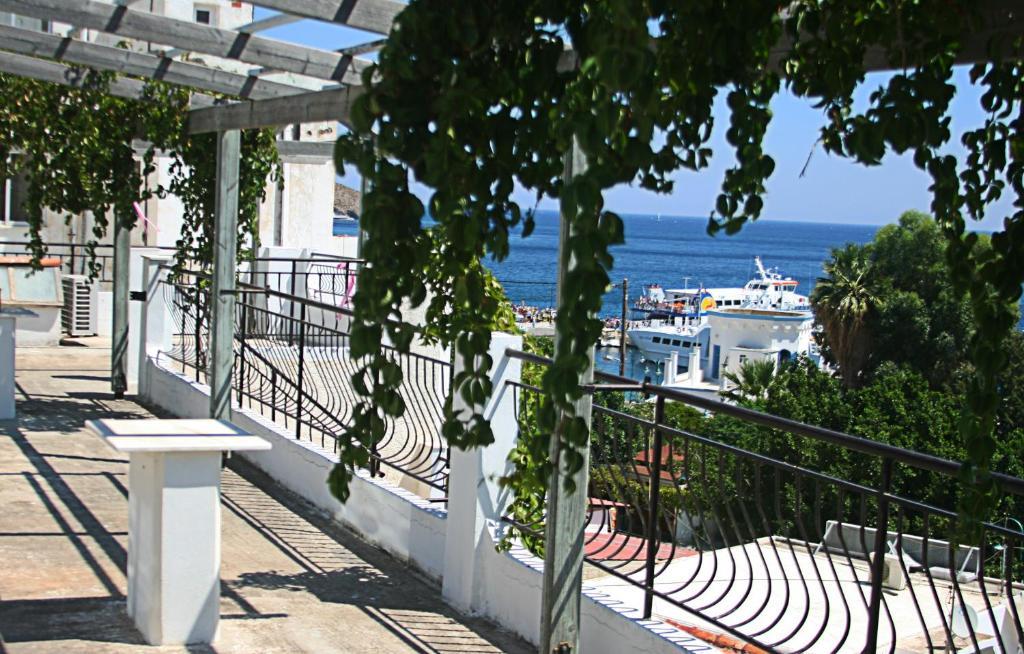 George Apartments Livadia  Exterior photo
